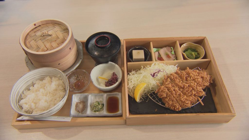 奈良のとんかつの名店・レストラン「まるかつ」で奈良県産の食材を使った天理店限定メニュー「ヤマトポークかつ膳」を堪能