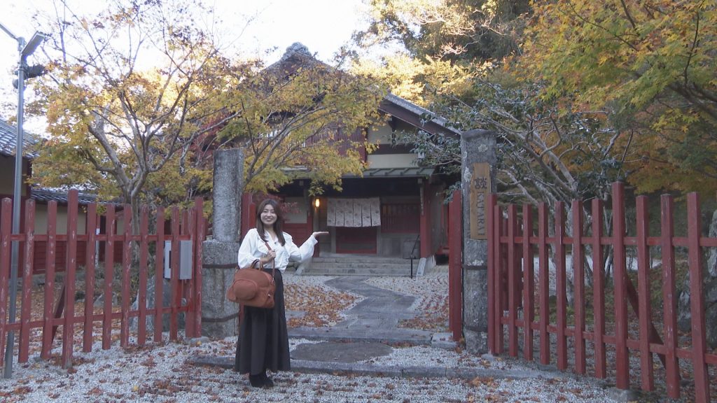 ここにも紅葉！！風情いっぱいの建物です