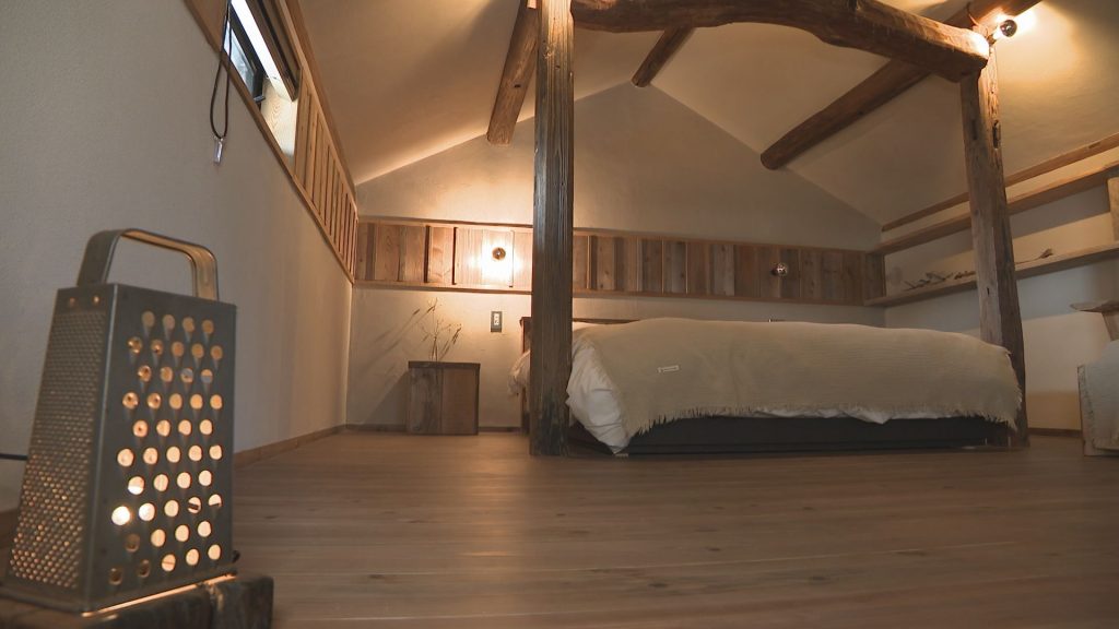 それぞれ４つのテーマがある部屋でくつろげる。