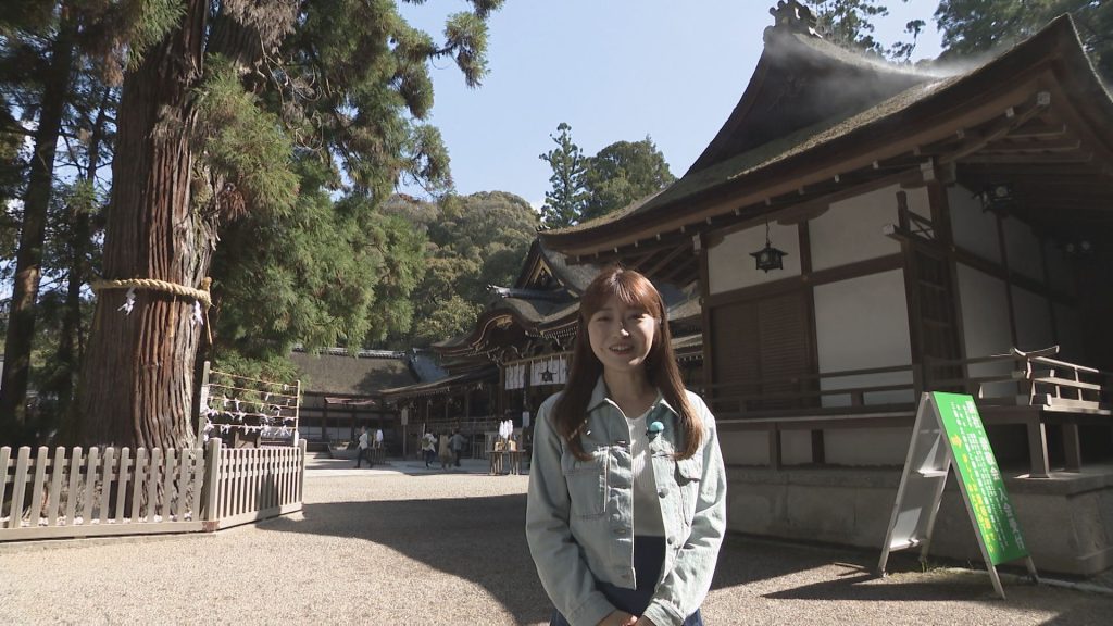 古事記、日本書記にも登場する大神神社の拝殿の前を山の辺の道が通っているとされる。