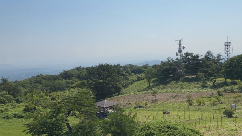 展望台からの眺望＜三重県・青山高原方面＞