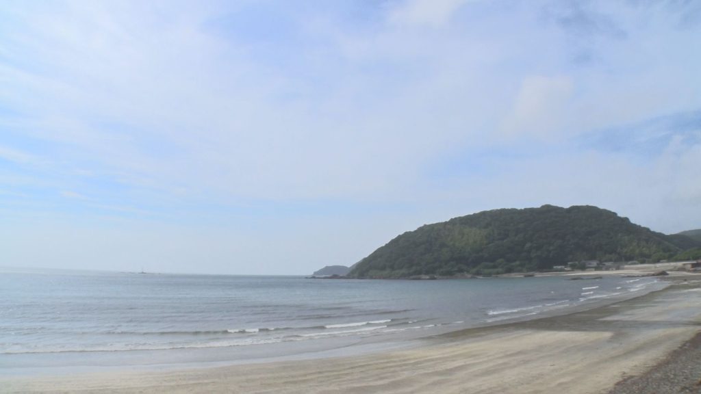 ★産湯海水浴場★　遠浅でおよそ１キロにわたる白い砂浜が広がる