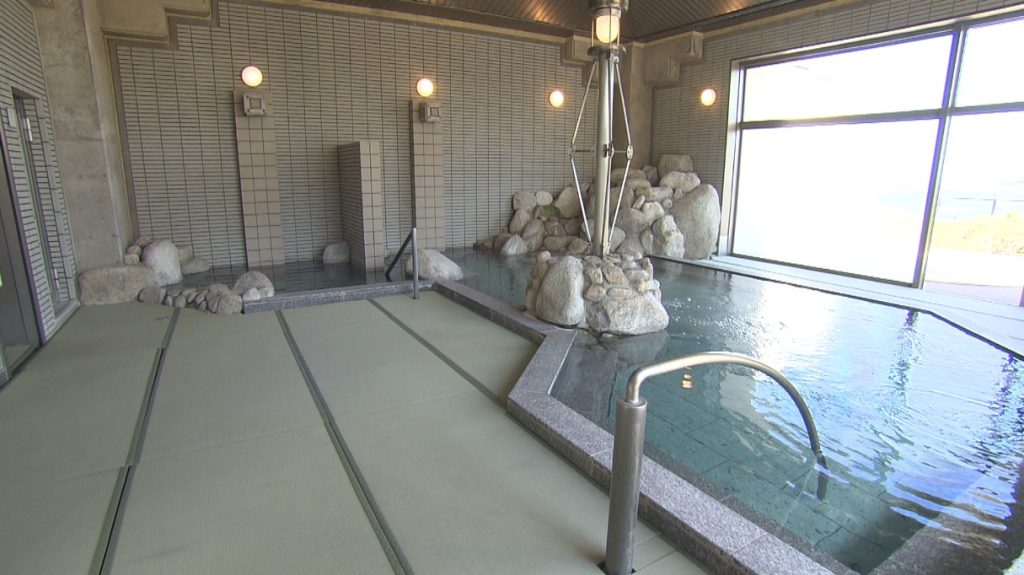 畳敷きの大浴場